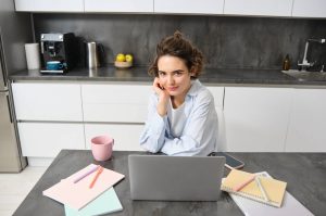 Best Side Hustles for Busy Women With No Free Time